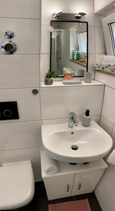 'Das Kleine Feine' - Ruhige, Helle Ferienwohnung Mit Parkplatz Und Balkon Pforzheim Eksteriør bilde